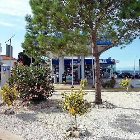 House Klarin With Sea View בית נופש
